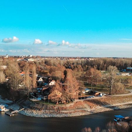 Sobri Halászcsárda és Panzió Baja Esterno foto