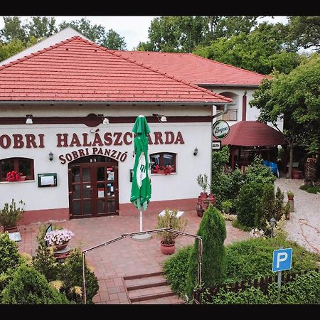 Sobri Halászcsárda és Panzió Baja Esterno foto