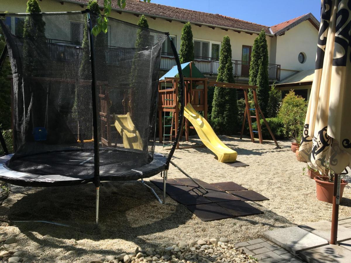 Sobri Halászcsárda és Panzió Baja Esterno foto