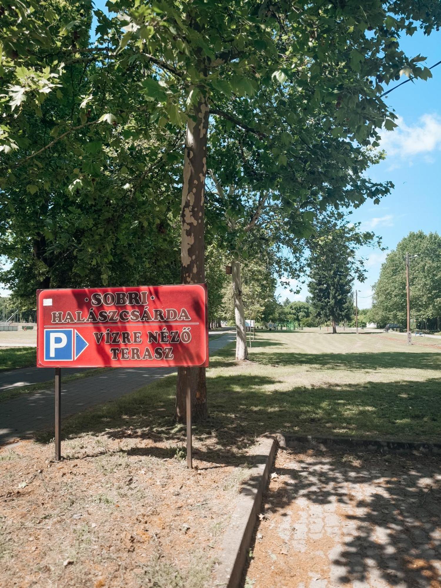 Sobri Halászcsárda és Panzió Baja Esterno foto