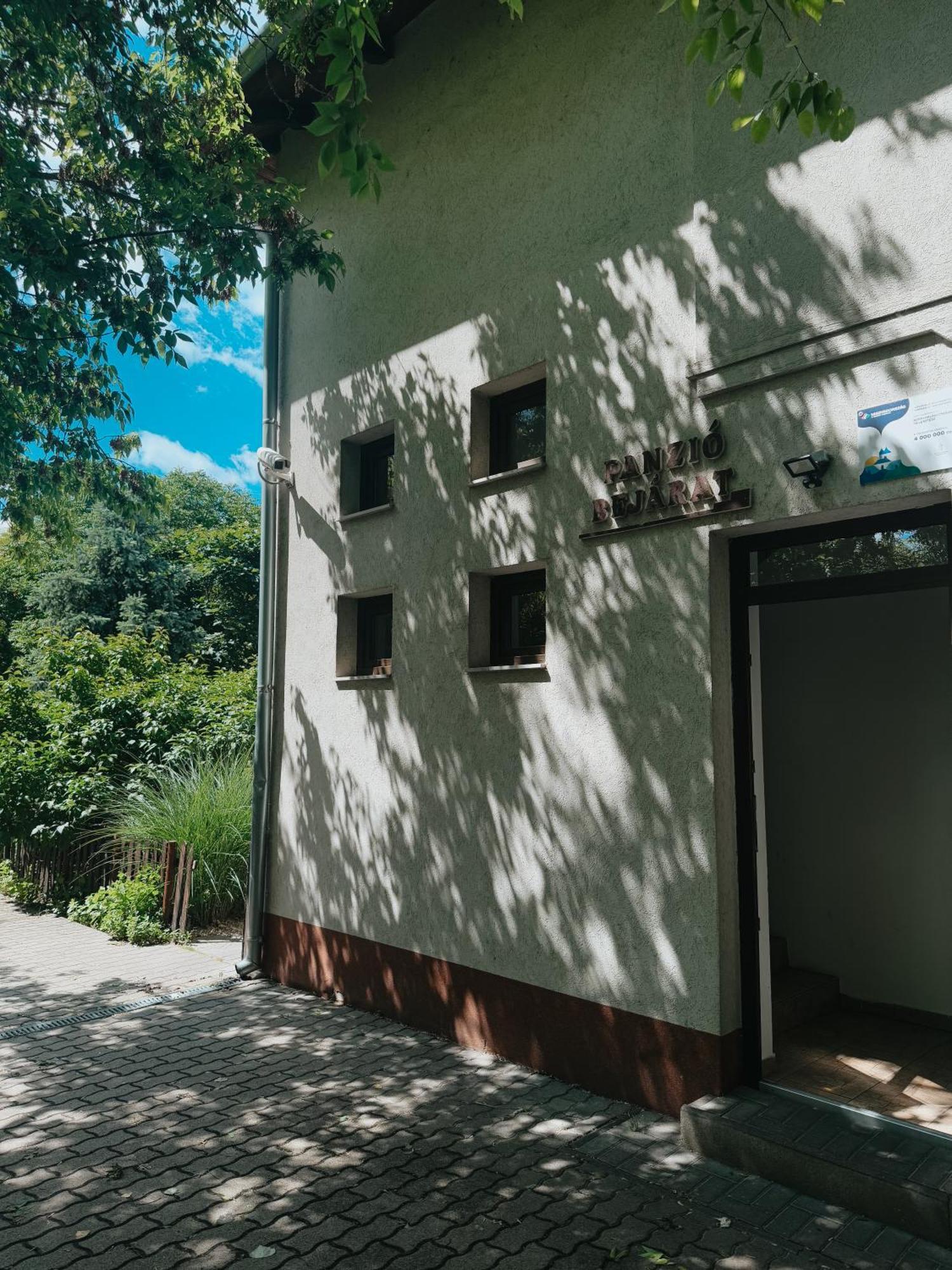 Sobri Halászcsárda és Panzió Baja Esterno foto