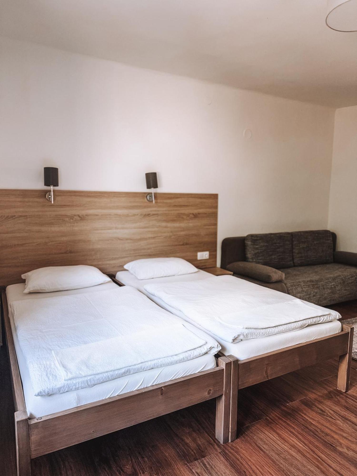 Sobri Halászcsárda és Panzió Baja Esterno foto