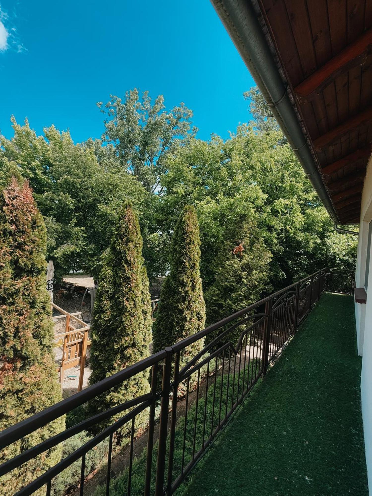 Sobri Halászcsárda és Panzió Baja Esterno foto