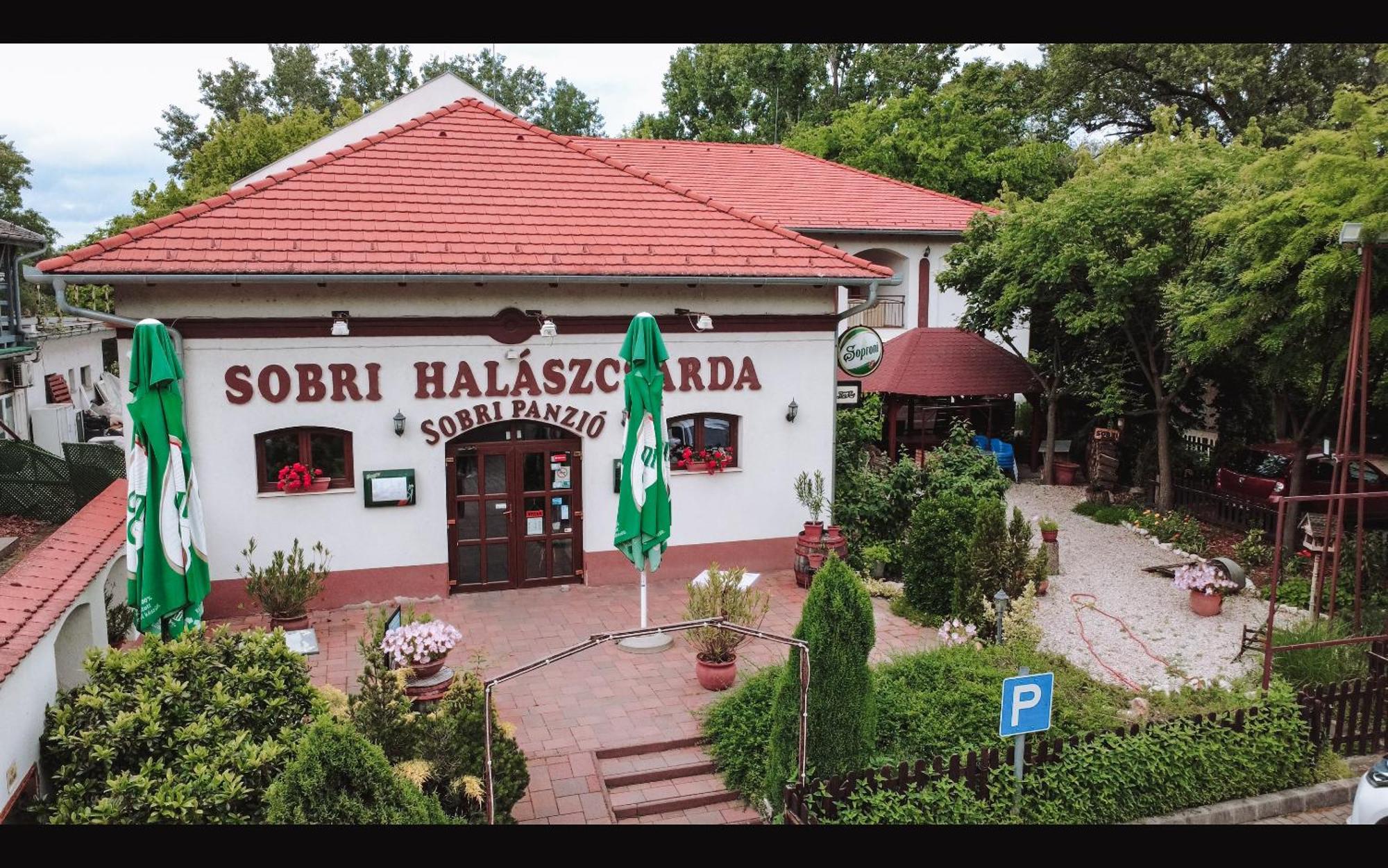 Sobri Halászcsárda és Panzió Baja Esterno foto