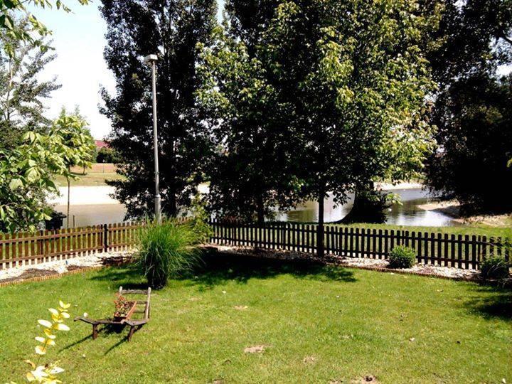 Sobri Halászcsárda és Panzió Baja Esterno foto